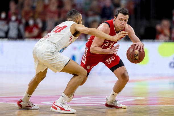 着深厚感情 着深厚感情