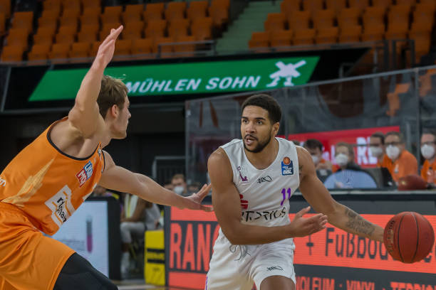 随着现代足 随着现代足